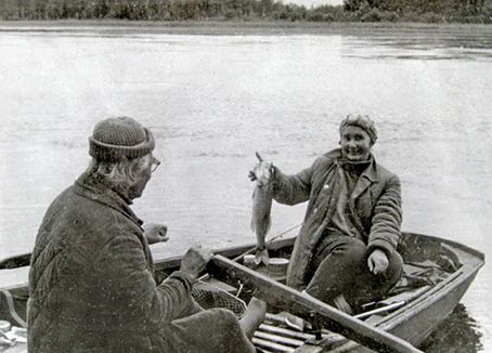 Рыбалка на Вуоксе. А. П. Кузнецов с женой О. А. Ческидовой. 1979 г. Рыбалка на Вуоксе. А. П. Кузнецов с женой О. А. Ческидовой. 1979 г.
